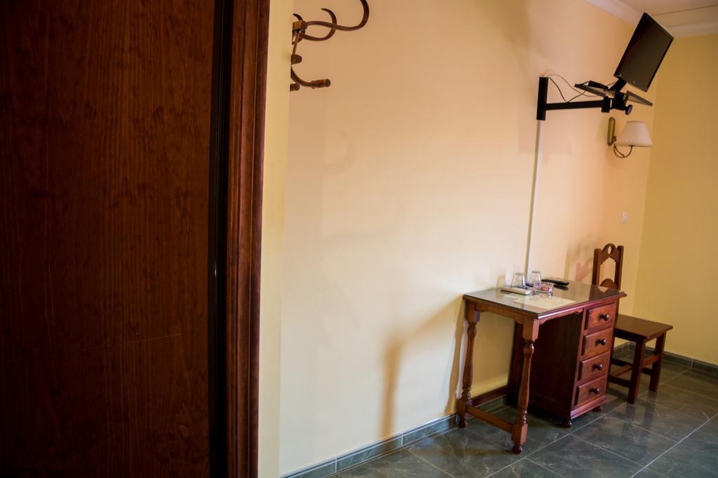 Hostal Restaurante La Curva Adra Exterior foto